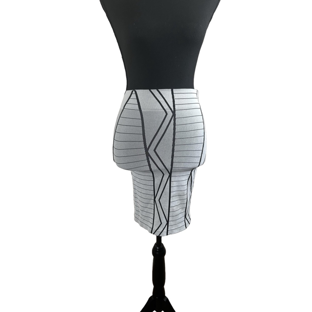 BCBG Generation White and Black Geometric Design Bandage Skirt Size XS/S